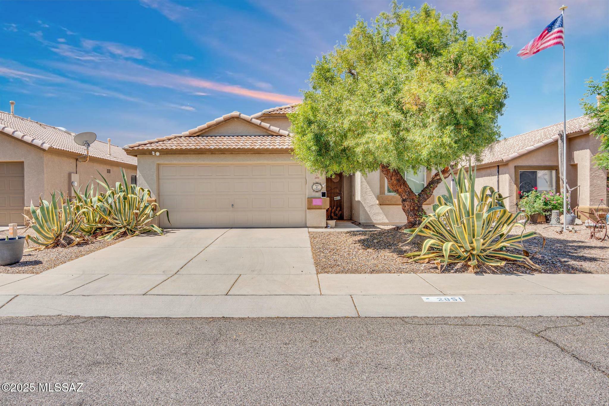 Property Photo: 2851 W Medallion Drive AZ 85741