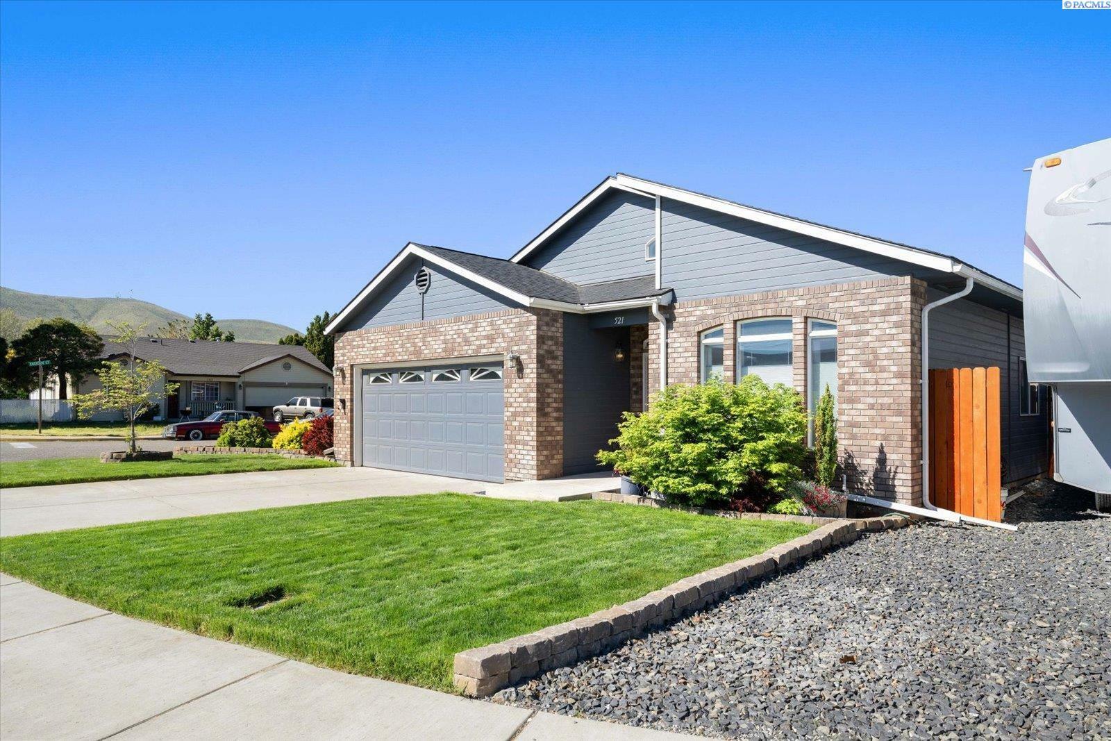 Property Photo: 521 Eastgate Dr WA 99350