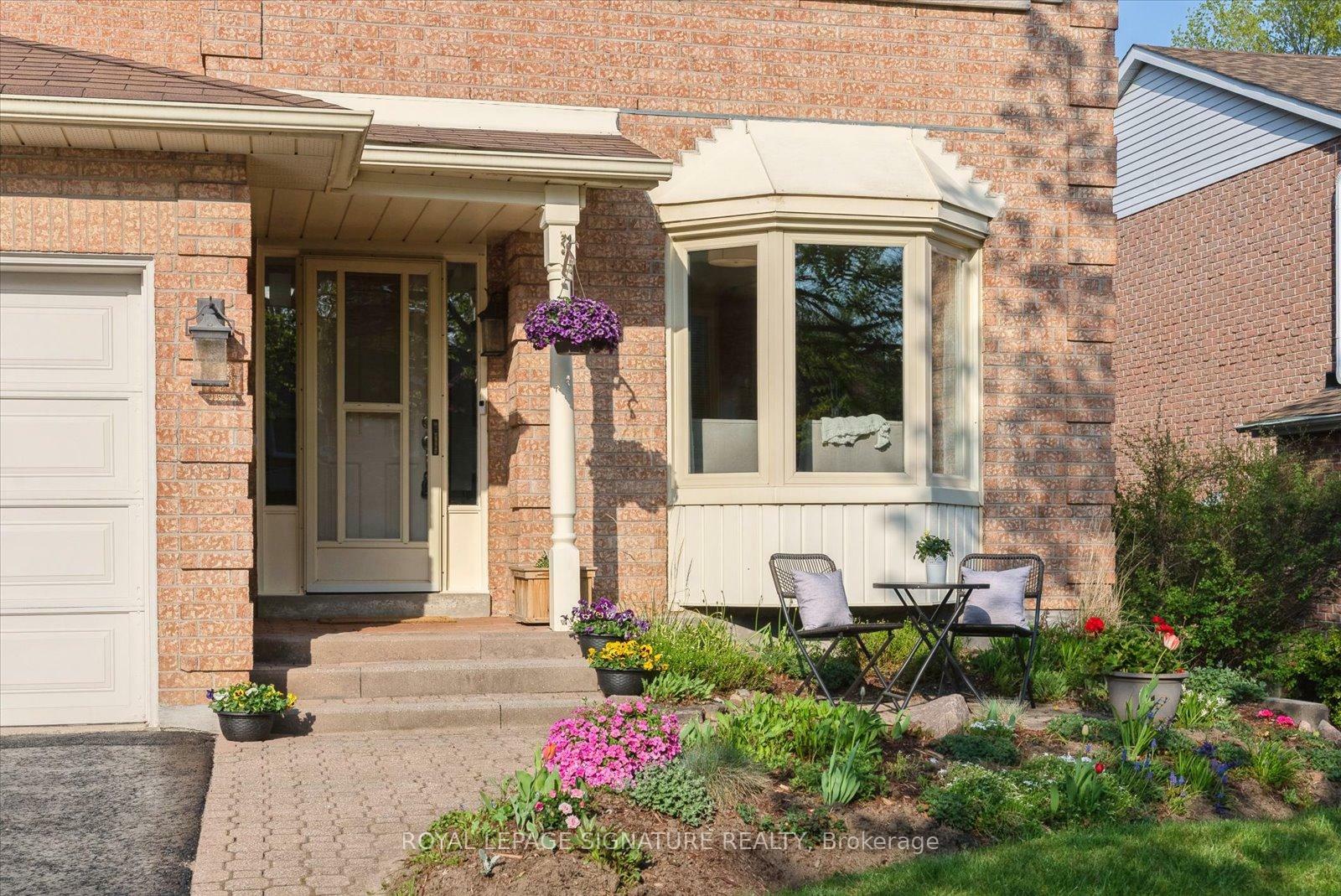 Photo de la propriété: 2013 Lynn Heights Drive ON L1X 1N5