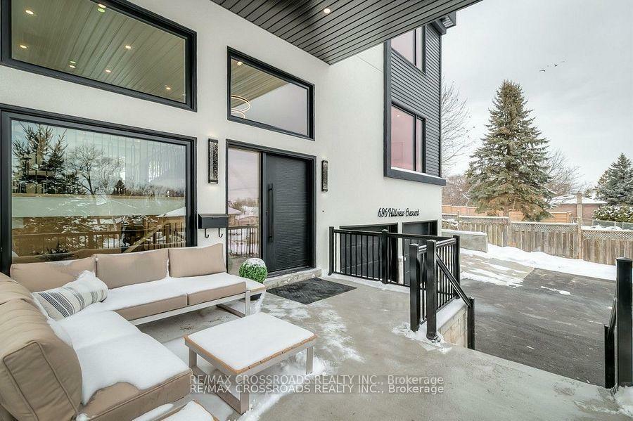 Photo de la propriété: 696 Hillview Crescent ON L1W 2R7