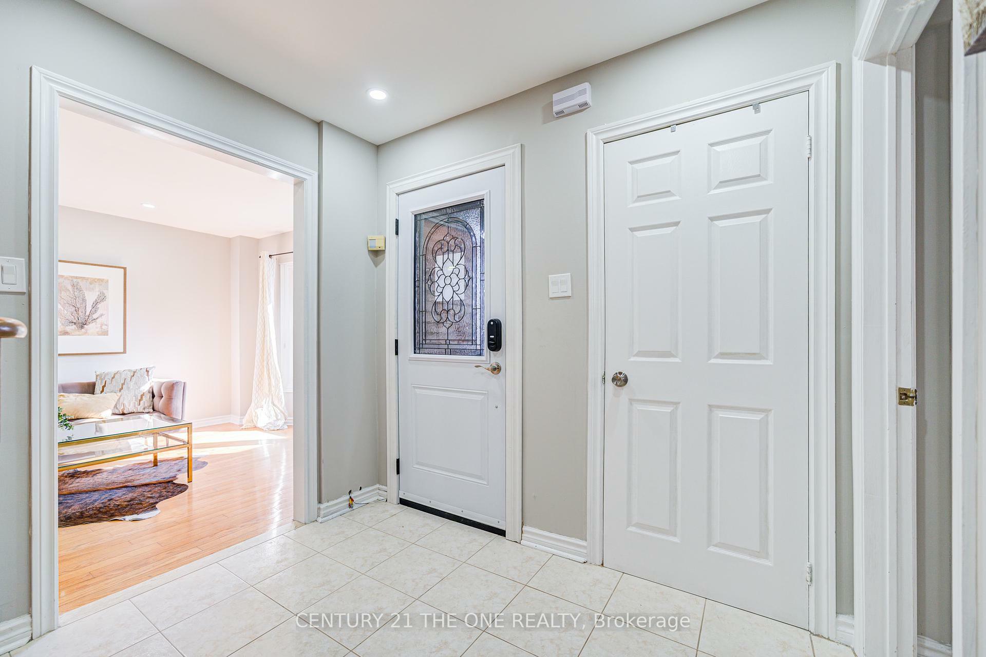 Property Photo: 12 Featherstone Avenue ON L3S 2E5