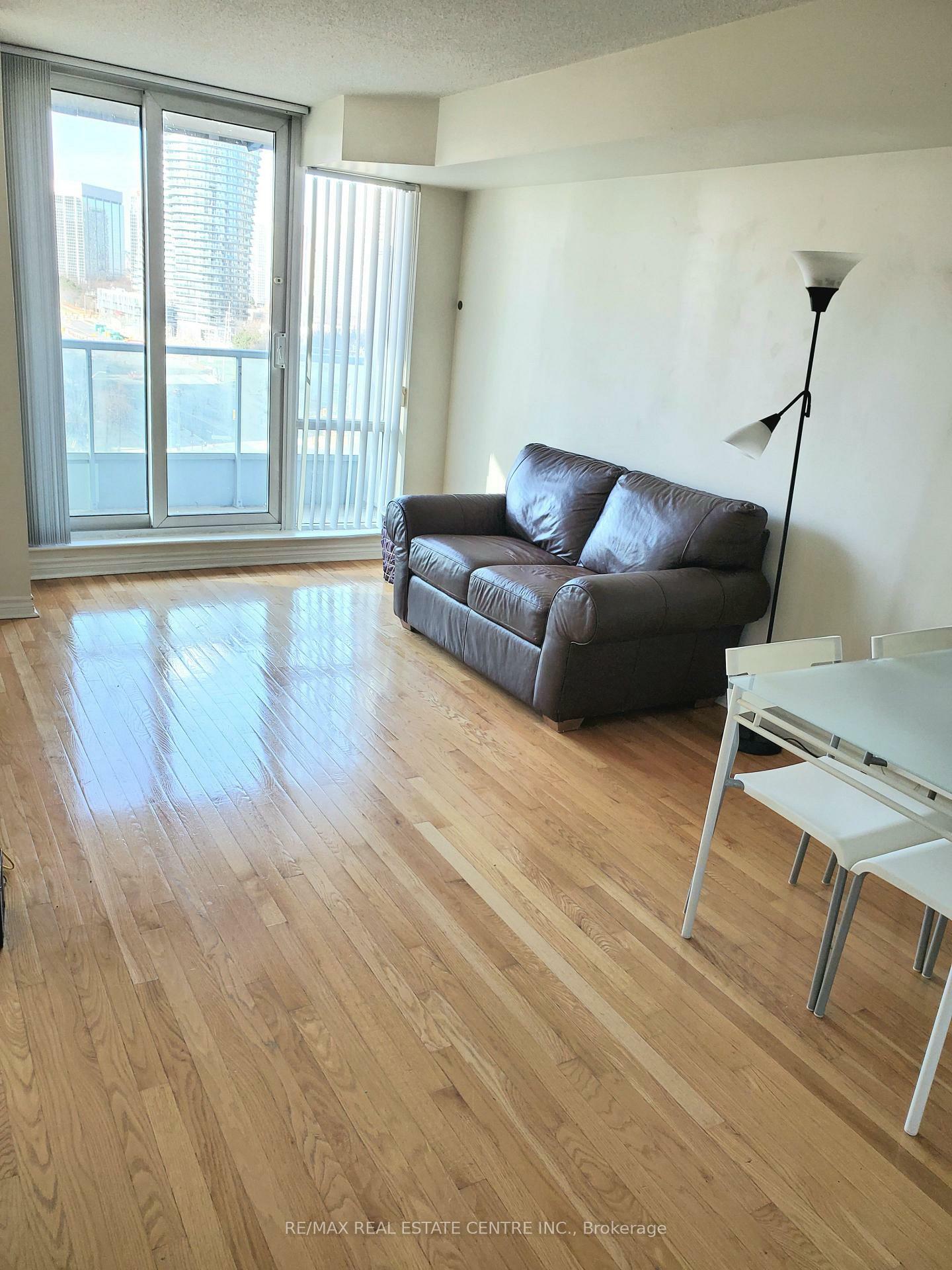 Property Photo: 1 Elm Drive W 909 ON L5B 4M1
