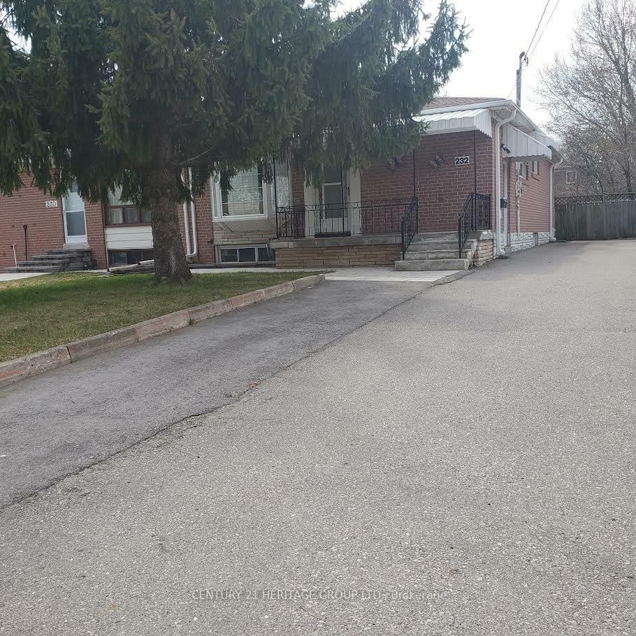 Photo de la propriété: 232 Blue Grass Boulevard ON L4C 3H2