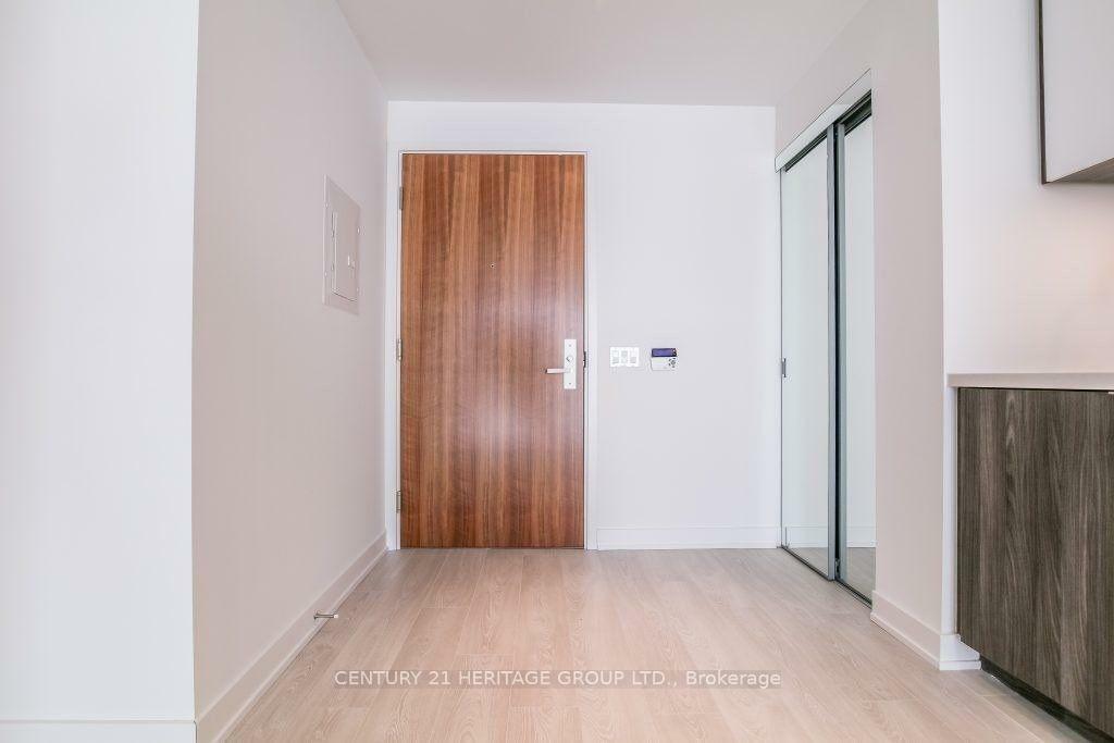 Property Photo: 15 Queen'S Quay East N/A 2303 ON M5E 0C5