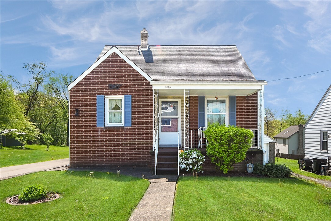 Property Photo: 1819 Grant Street PA 15001