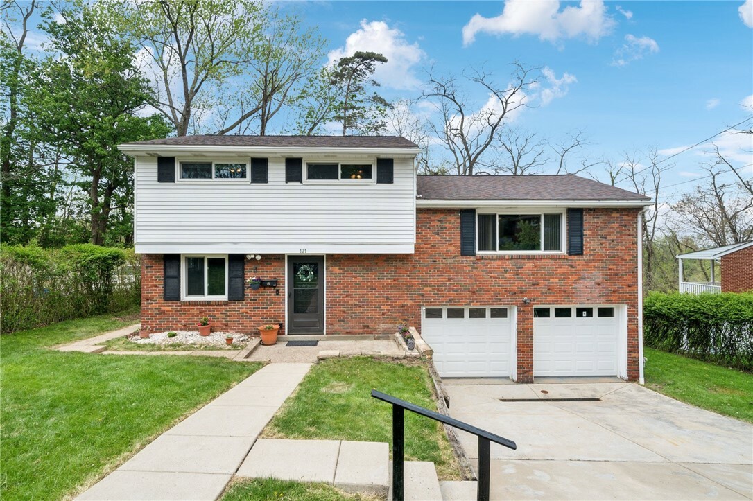Property Photo: 121 Castle Dr PA 15235