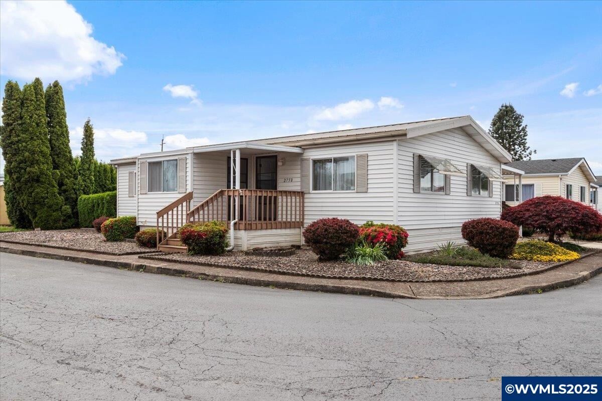 Property Photo: 2750 Oakland Lp SE OR 97317