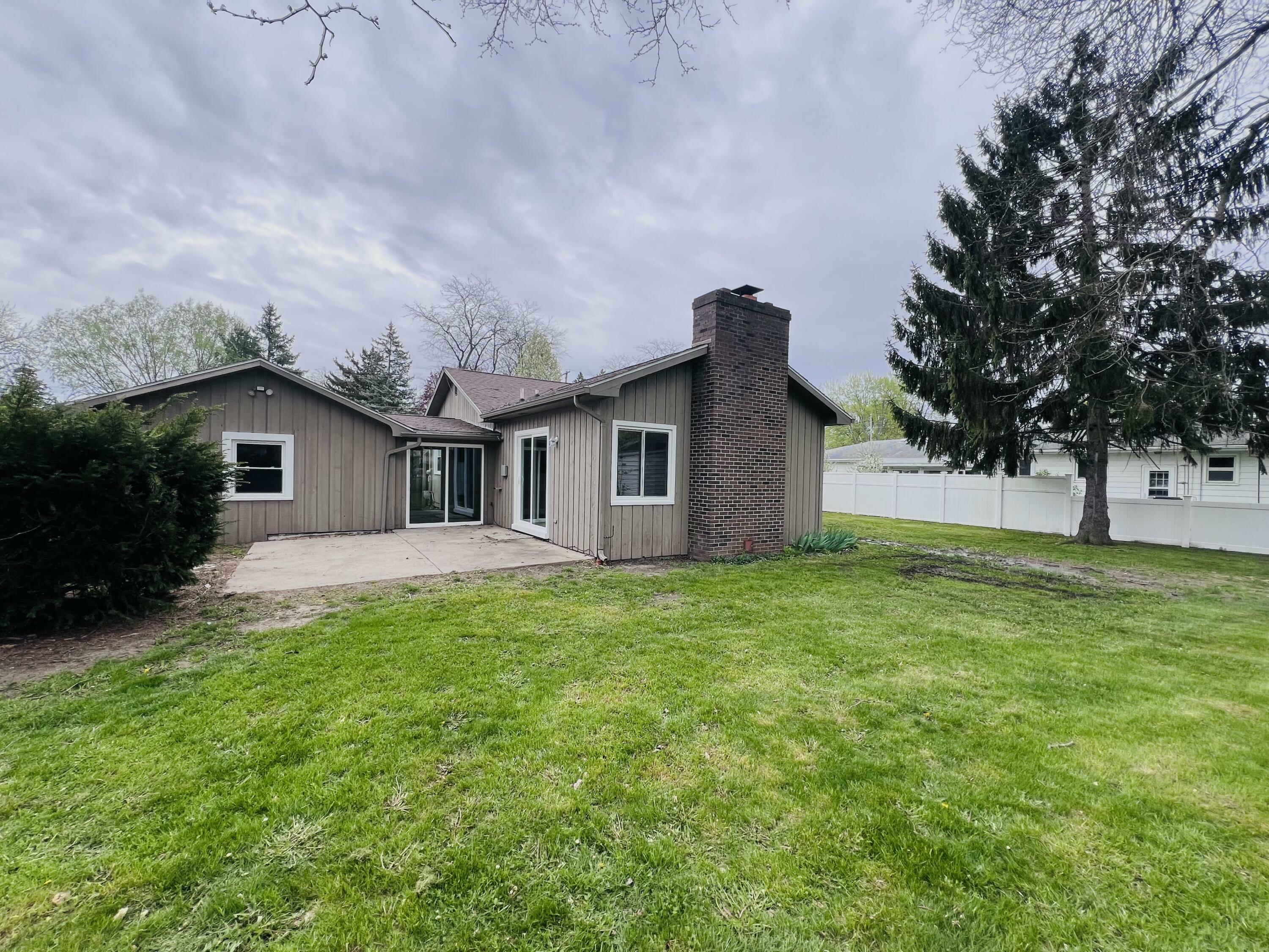 Property Photo: 1203 Devonshire Court MI 48867
