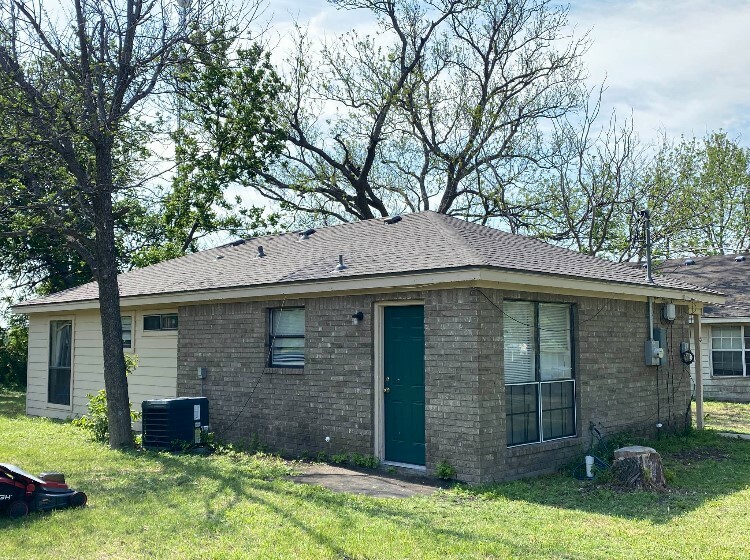 Property Photo: 5 S 19th Street TX 76504