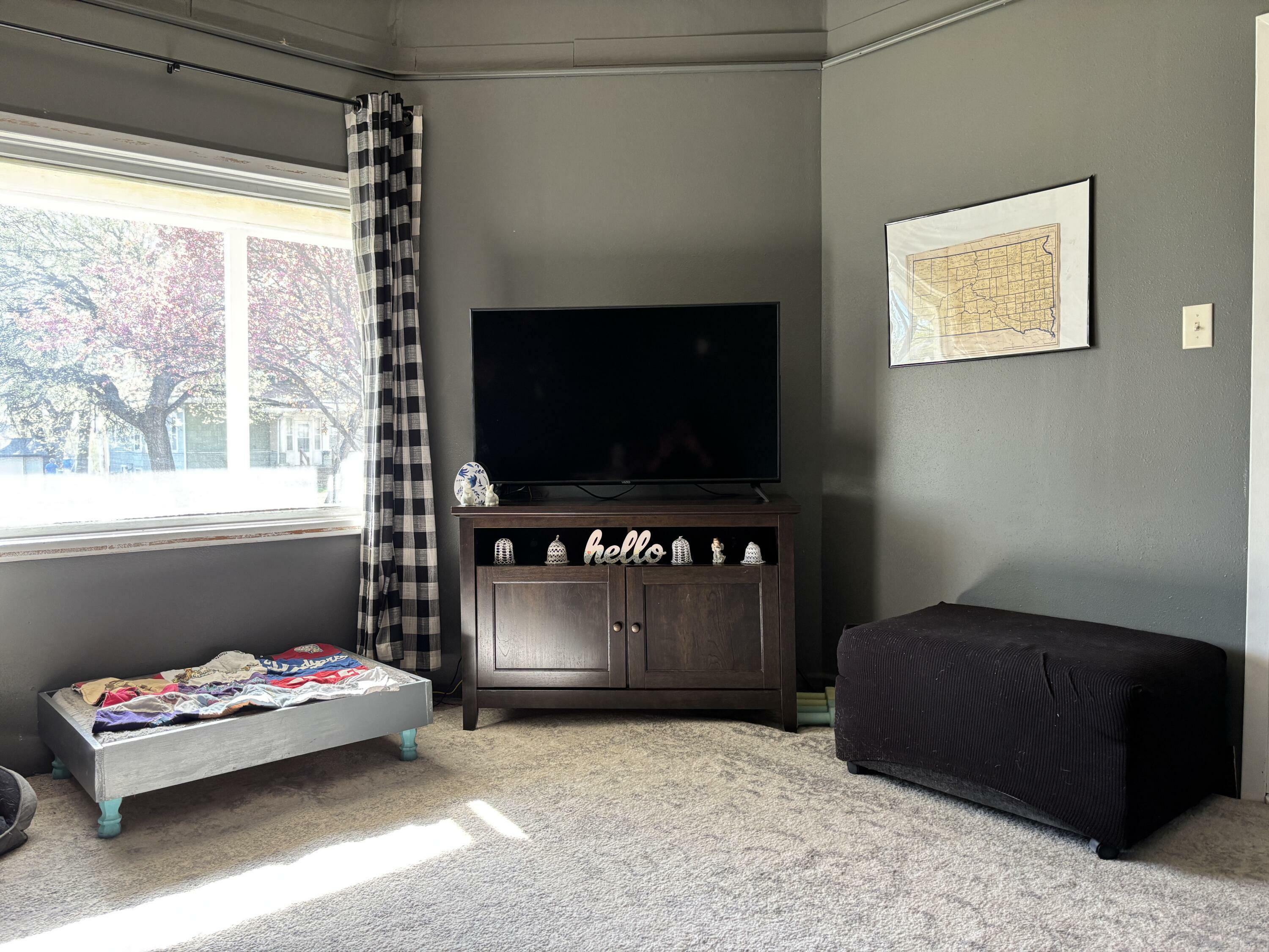 Property Photo: 302 E 2nd St SD 57469