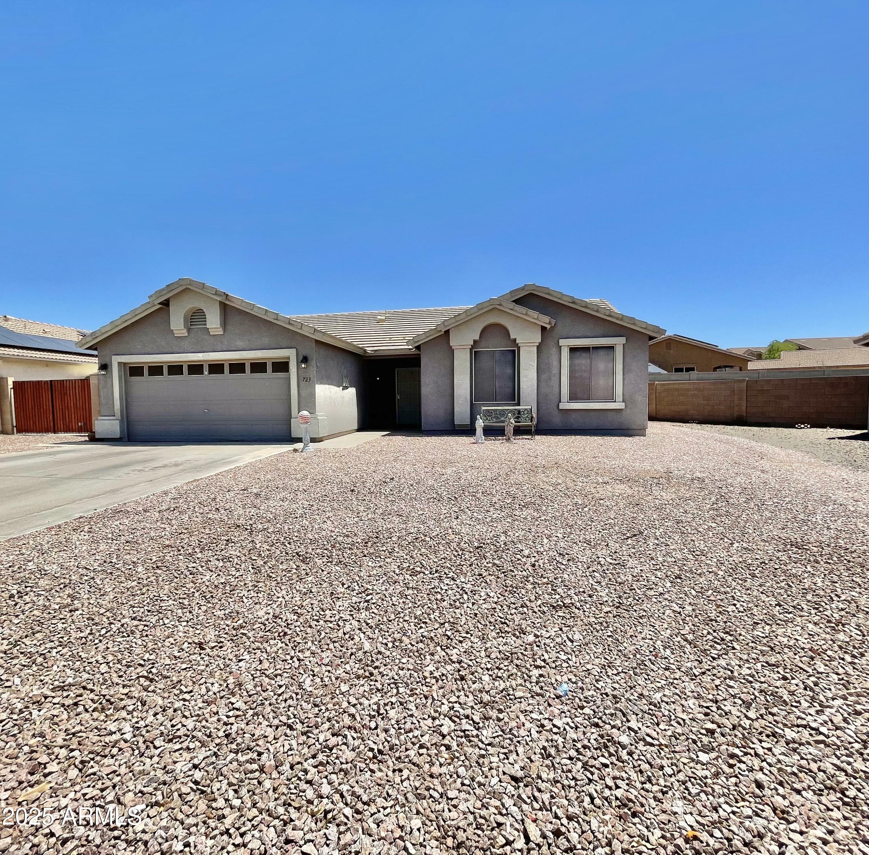 Property Photo:  723 S Weaver Drive  AZ 85120 