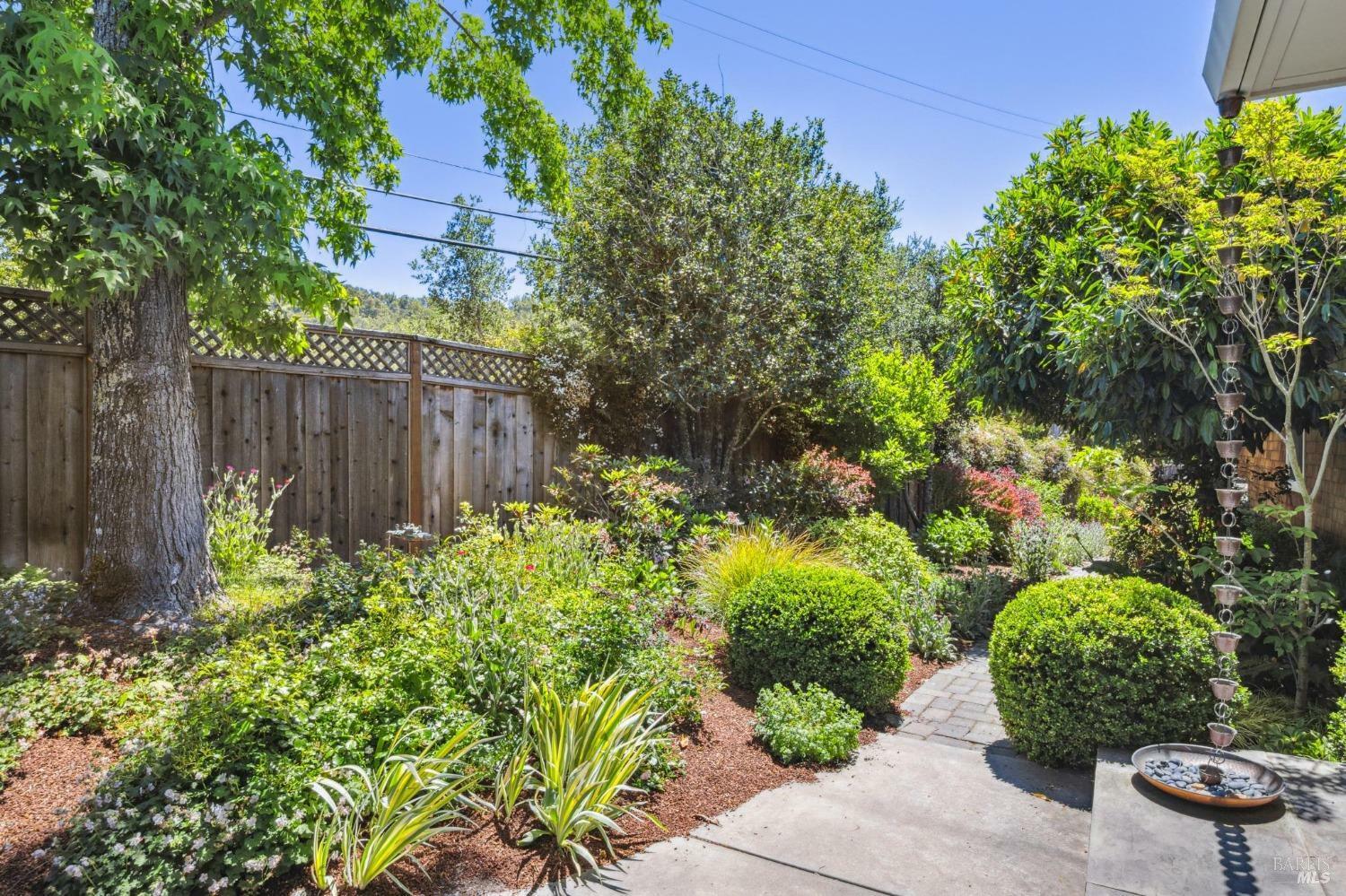 Property Photo:  2 Fawn Ridge  CA 94930 
