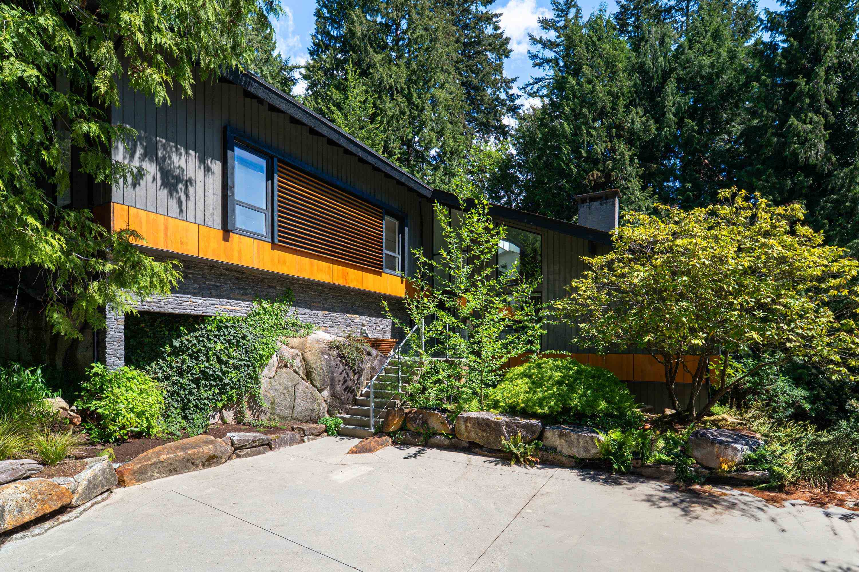 Property Photo: 3985 Bayridge Avenue BC V7V 3J6