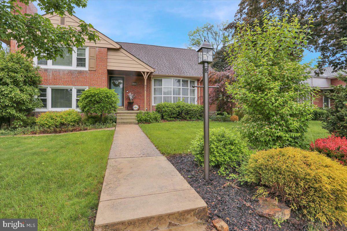 Property Photo: 806 Penndale Avenue PA 19606