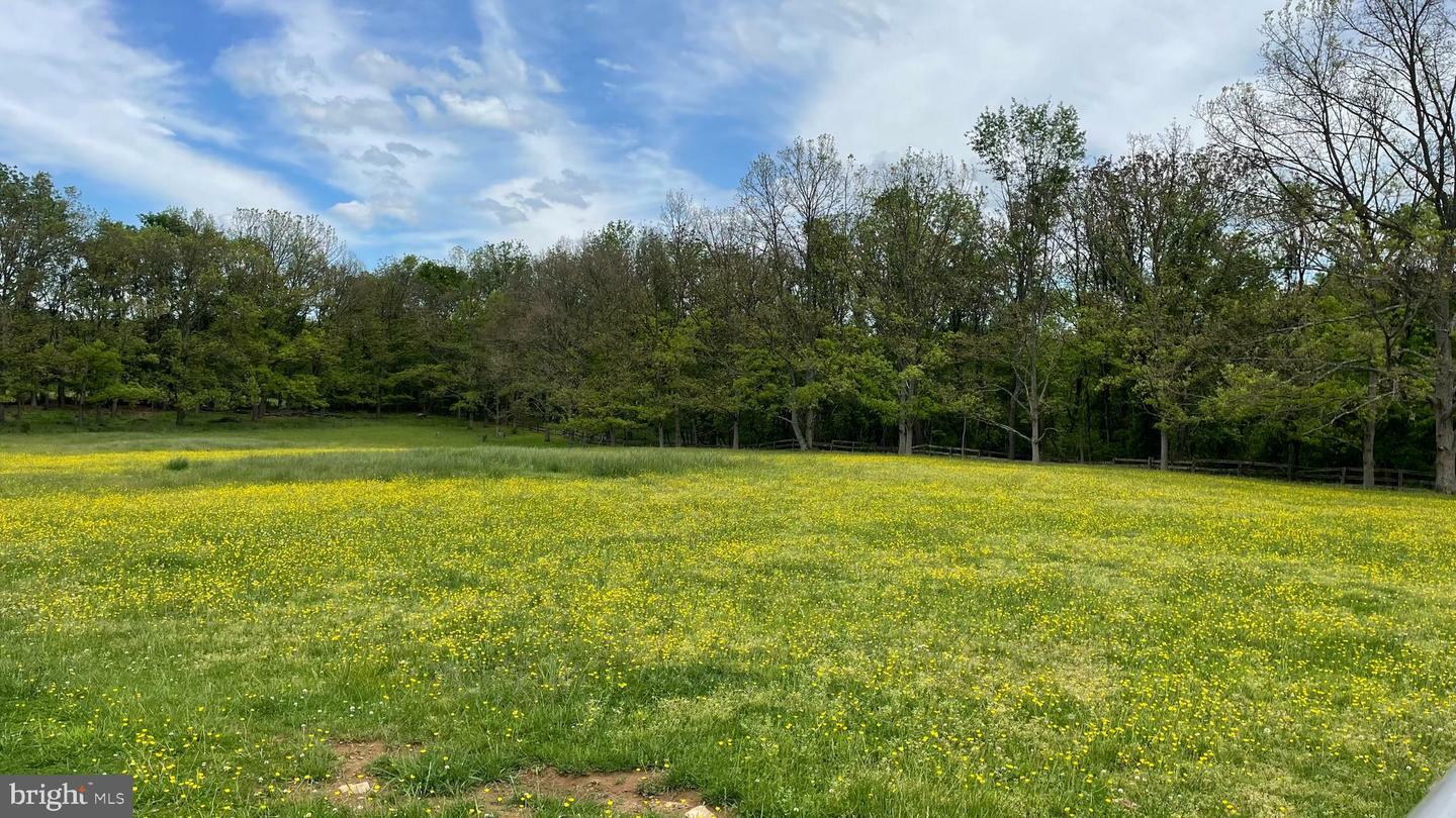 Property Photo: 19240 Walsh Farm Lane VA 20135