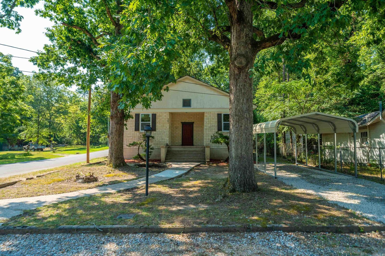 Property Photo:  301 Walter Street  AR 71901 