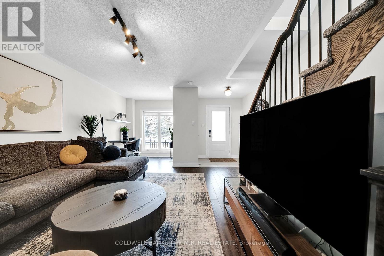 Photo de la propriété: 15 Shawfield Way 83 ON L1R 0N8