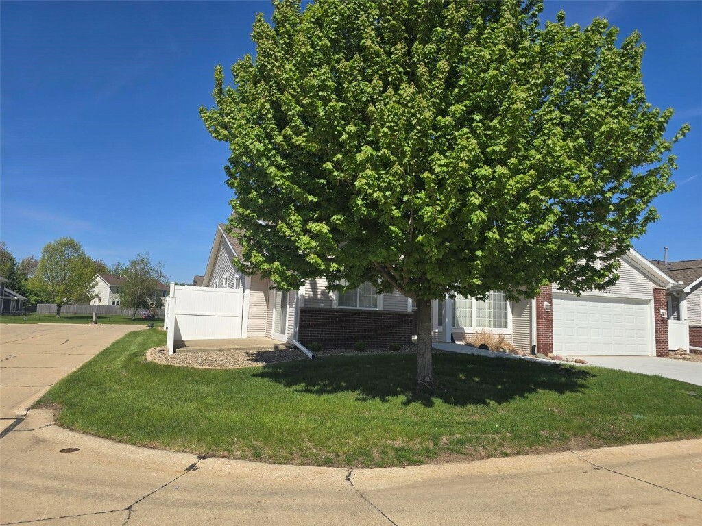 Property Photo: 1237 74th Street NE IA 52402