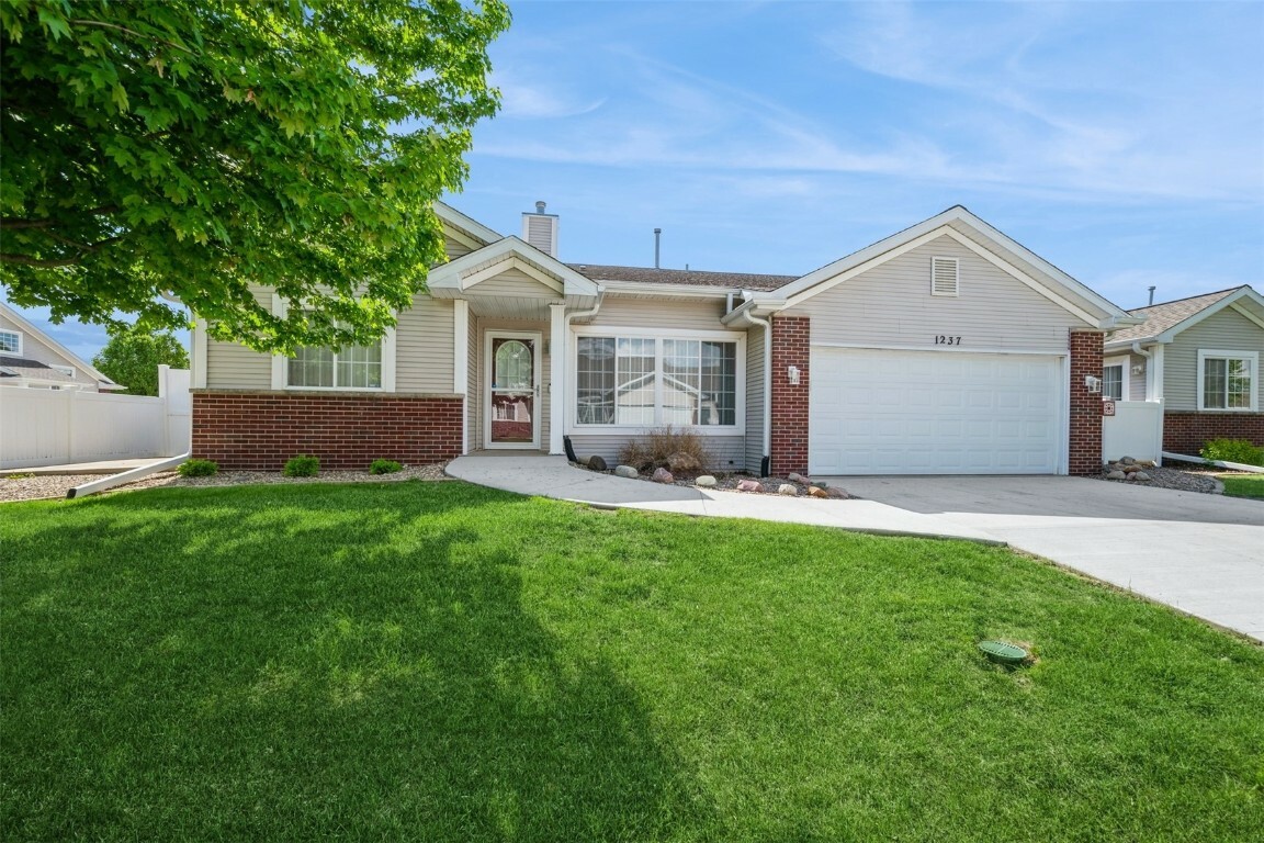 Property Photo: 1237 74th Street NE IA 52402