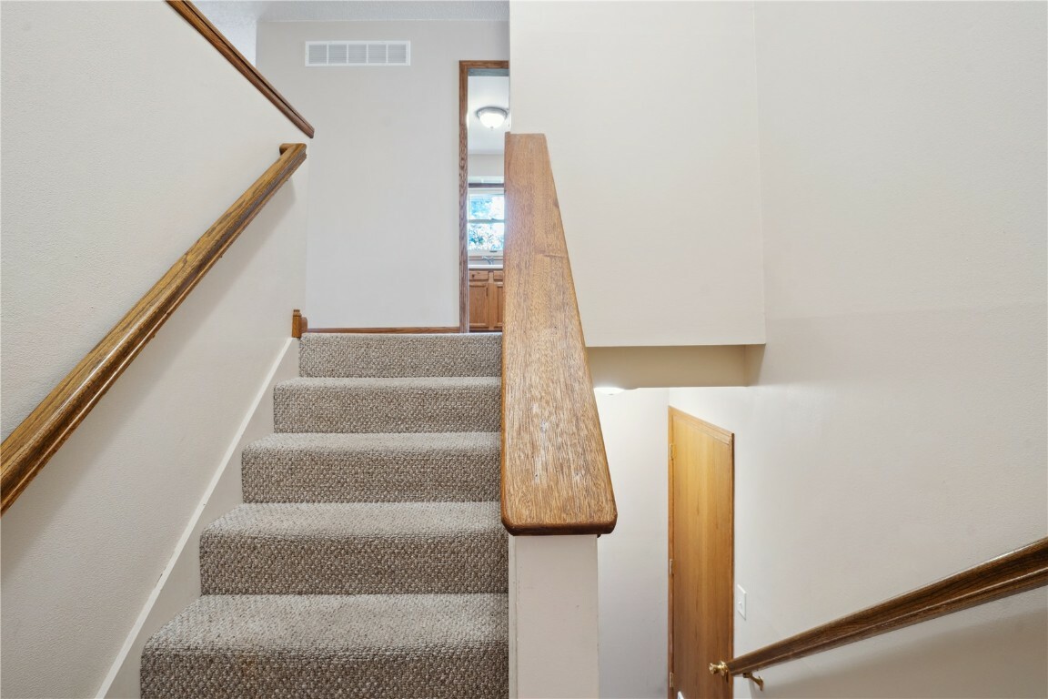 Property Photo: 804 Arrowhead Lane NE IA 52402