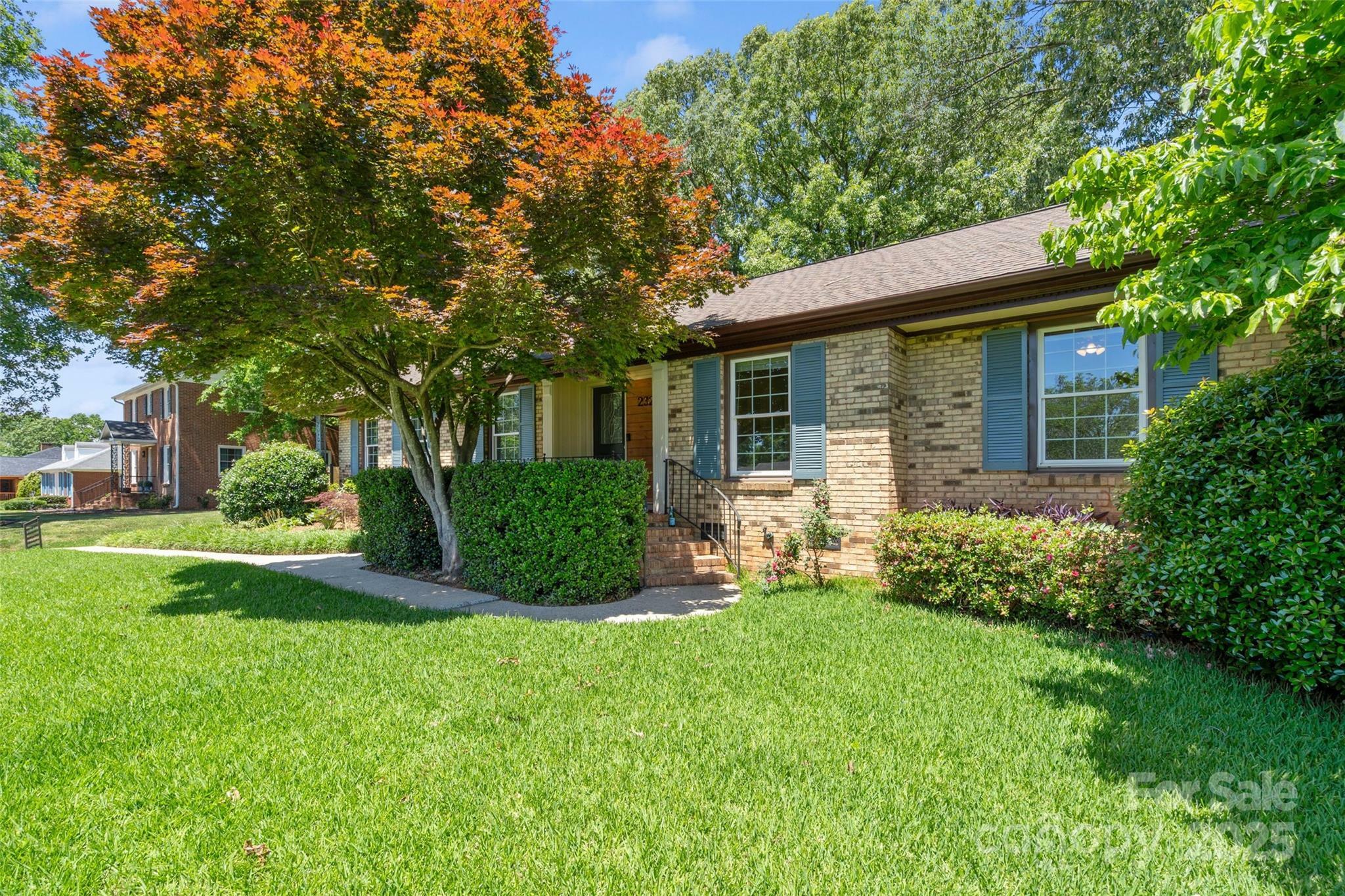 Property Photo: 232 Scottridge Drive NC 28217