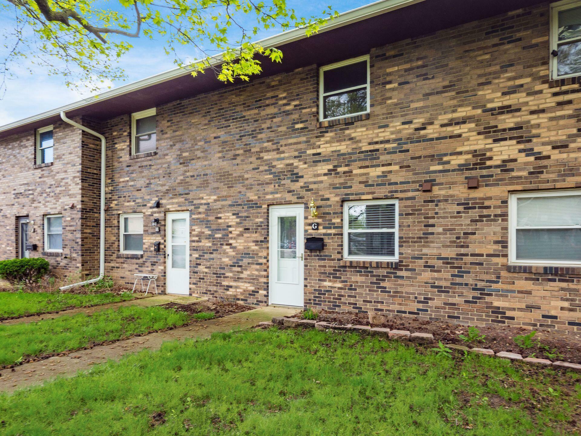 Property Photo: 2358 Woodbrook S Circle OH 43223