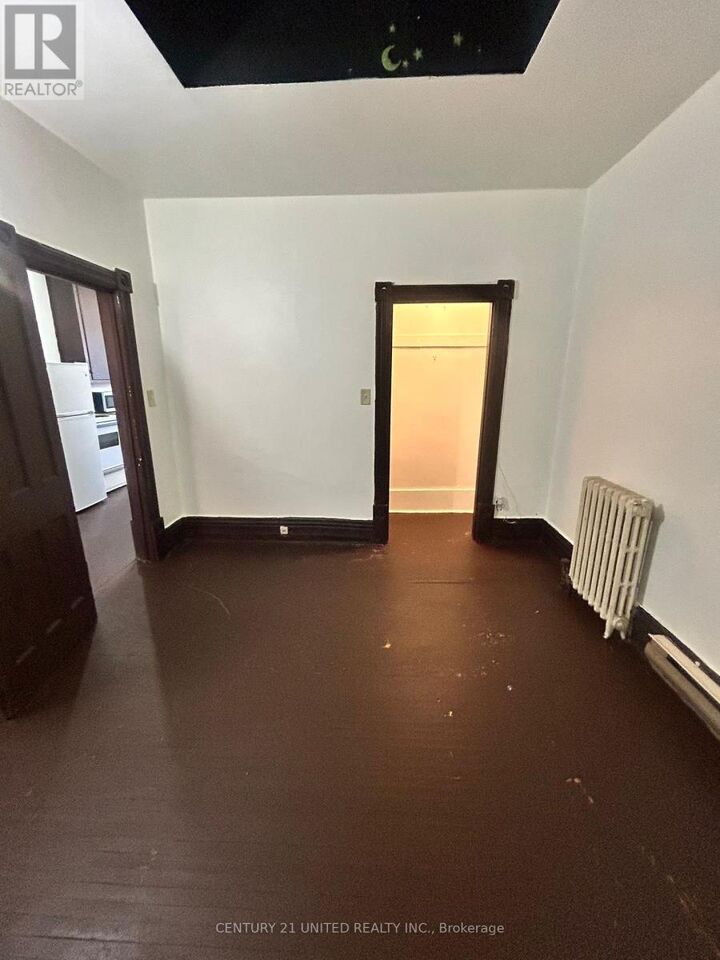 Property Photo:  168 Charlotte Street 1  ON K9J 2T8 
