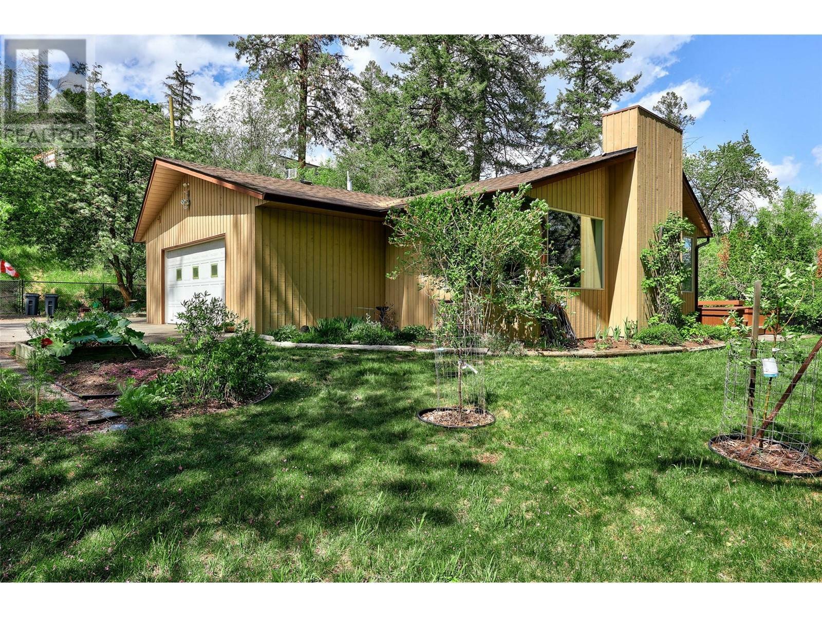 Photo de la propriété: 4611 Westsyde Road BC V2B 8N3