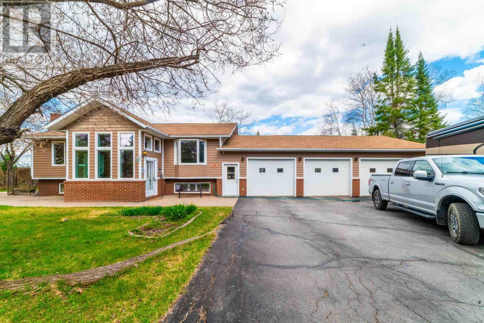 Property Photo: 33 Cochenour Cres ON P0V 1L0