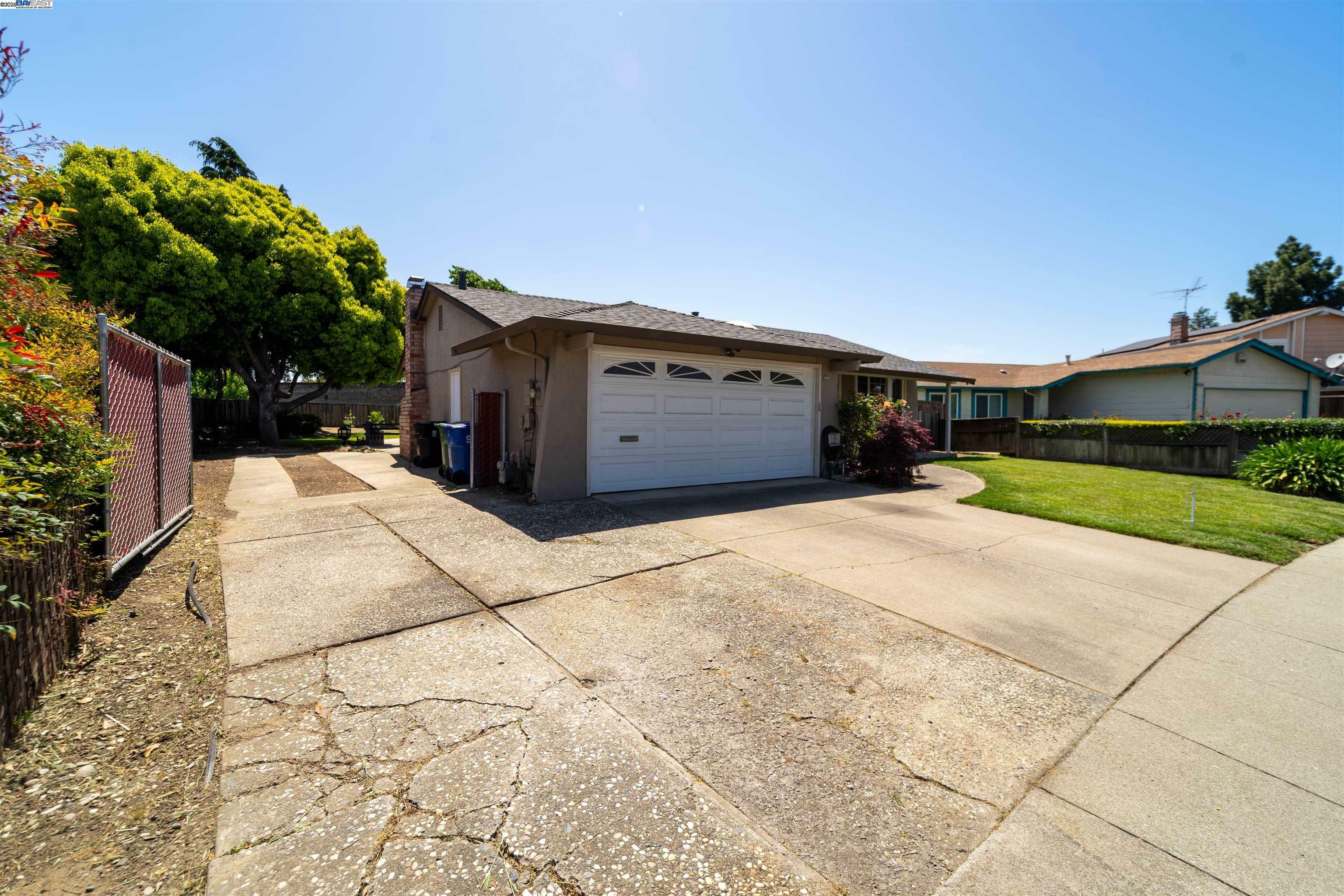 Property Photo: 34505 Salinas Pl CA 94555