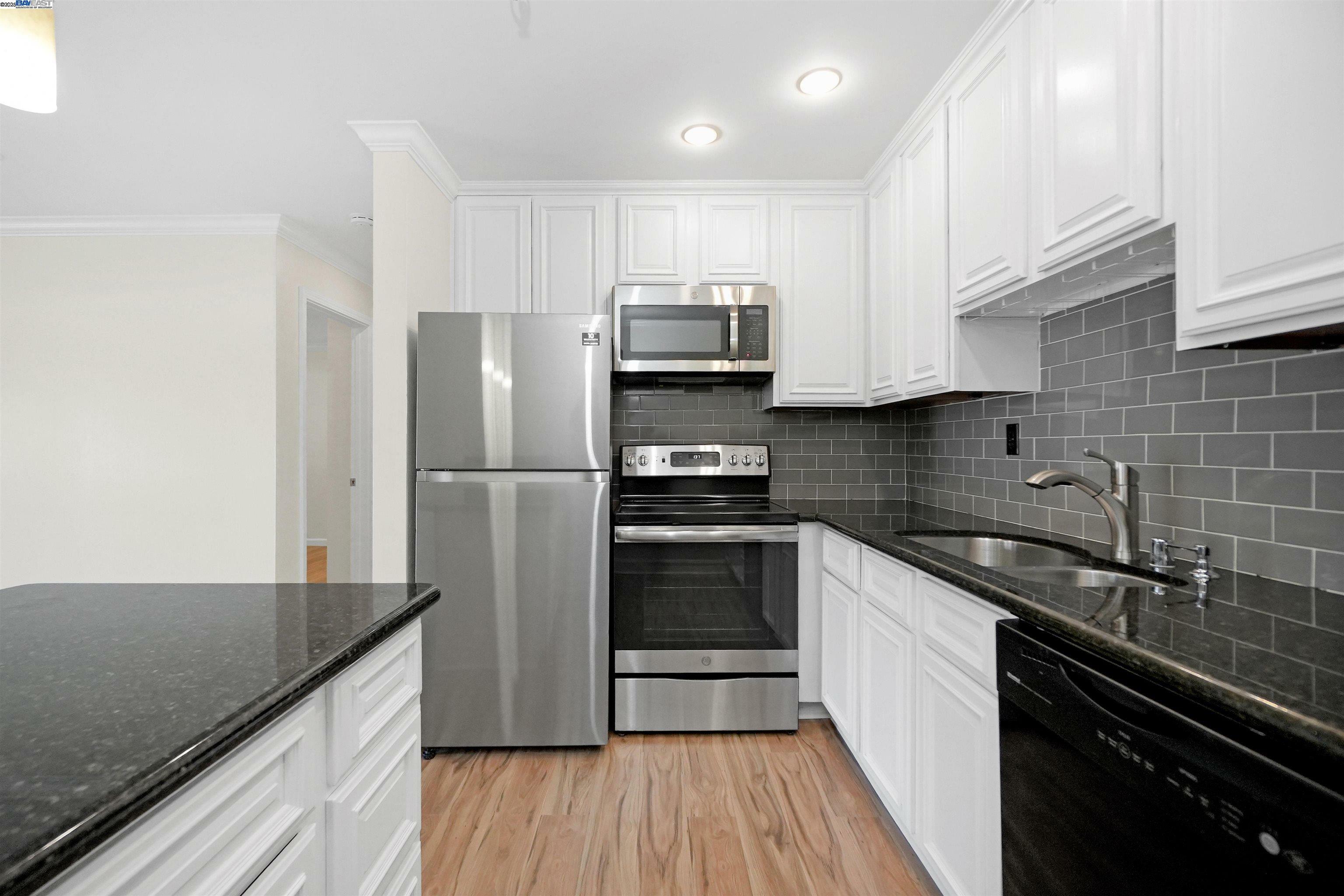 325 Lenox Ave 308  Oakland CA 94610 photo