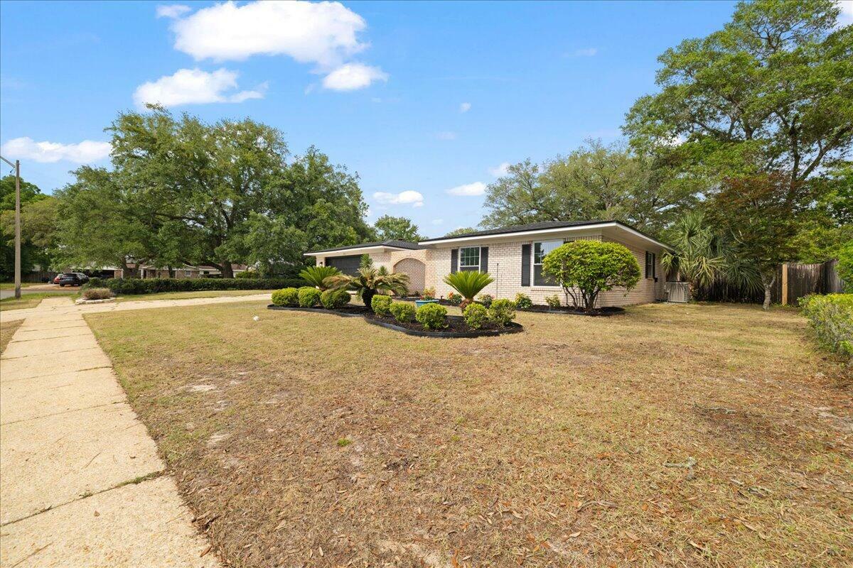 Property Photo: 403 Cheyenne Circle FL 32547