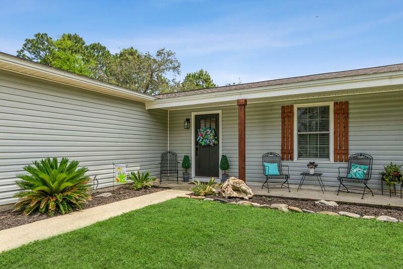 Property Photo: 305 Morgan Lane FL 32569