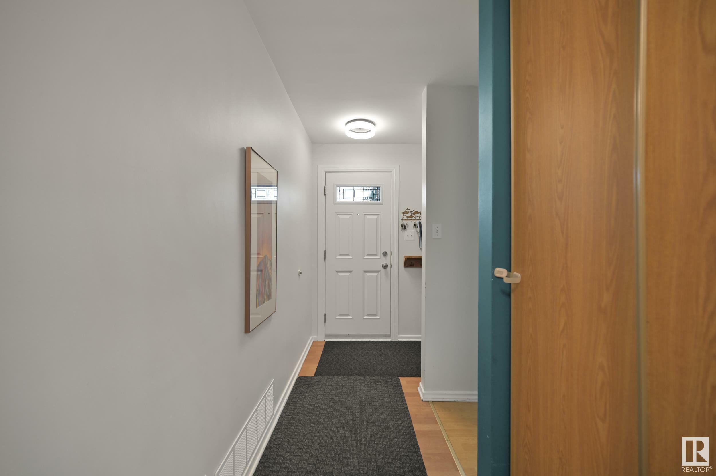 Photo de la propriété: 8404 64 Avenue NW AB T6E 0H2