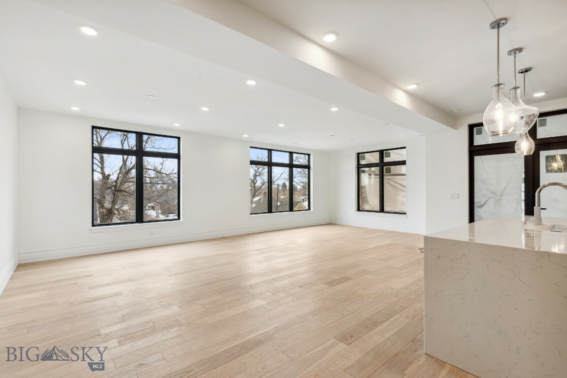 Property Photo: 315 N Tracy Avenue 404 MT 59715