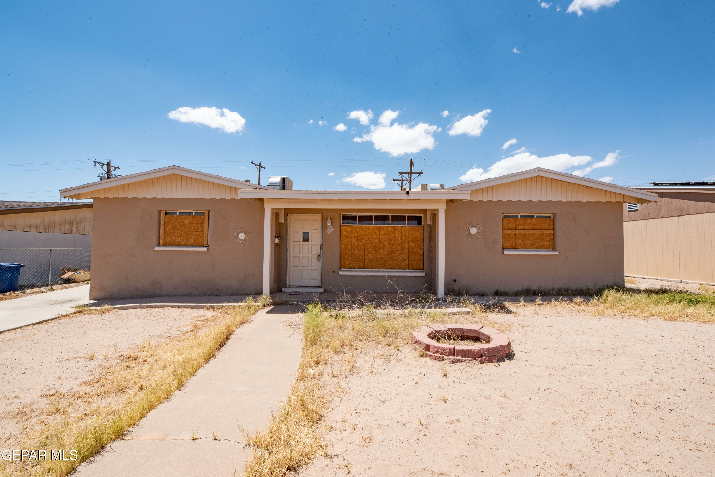 Property Photo: 933 Duskin Drive TX 79907