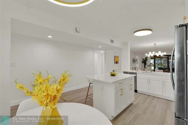 Property Photo:  15461 Pembridge 112 Drive 112  FL 33484 