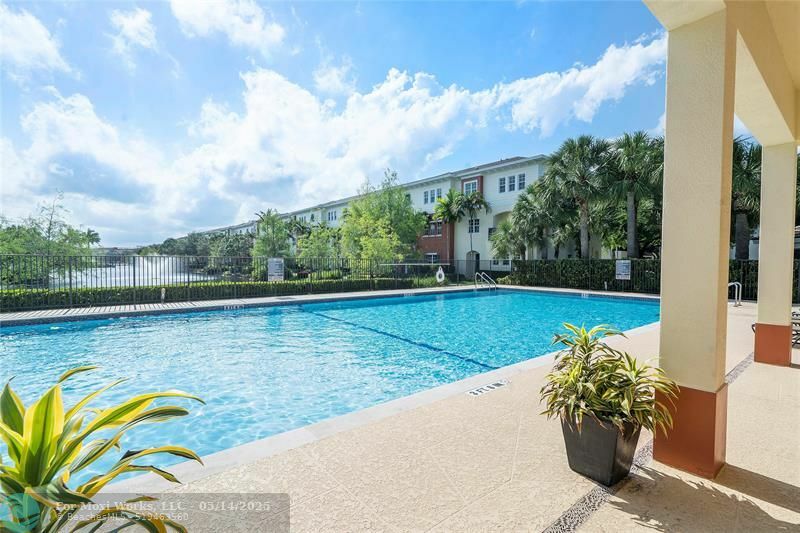 Property Photo: 241 SW 6th FL 33060