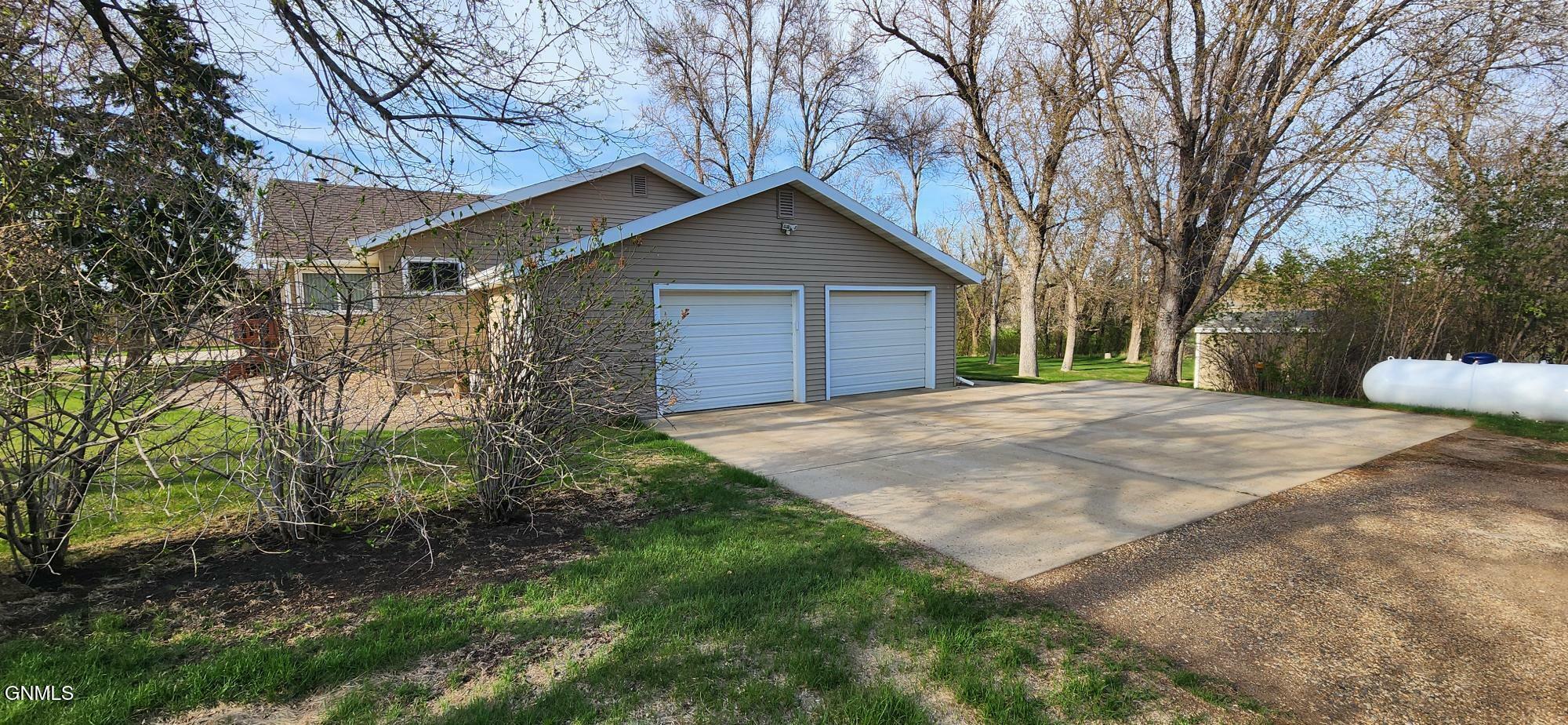 Property Photo: 421 Oliver Avenue ND 58530