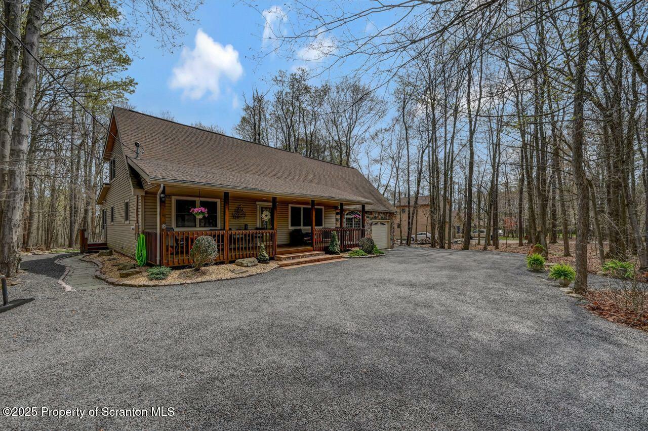 Property Photo: 37 S Lehigh River Drive PA 18424