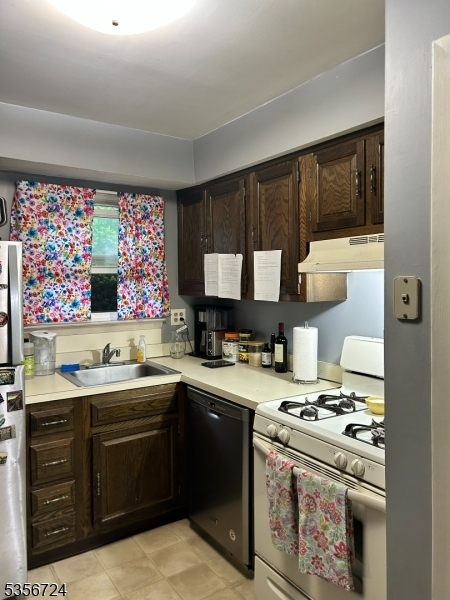 Property Photo: 703 Nottingham Way NJ 08822