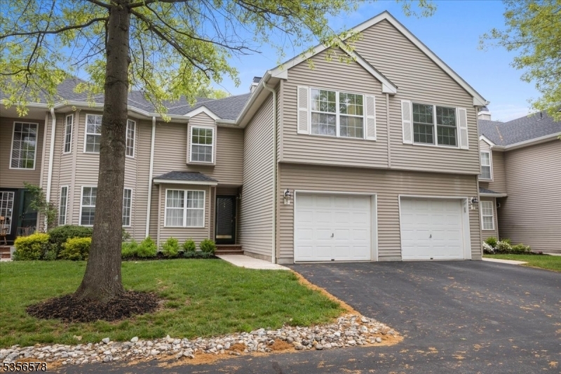 Property Photo: 5 Roxiticus Ct NJ 08801