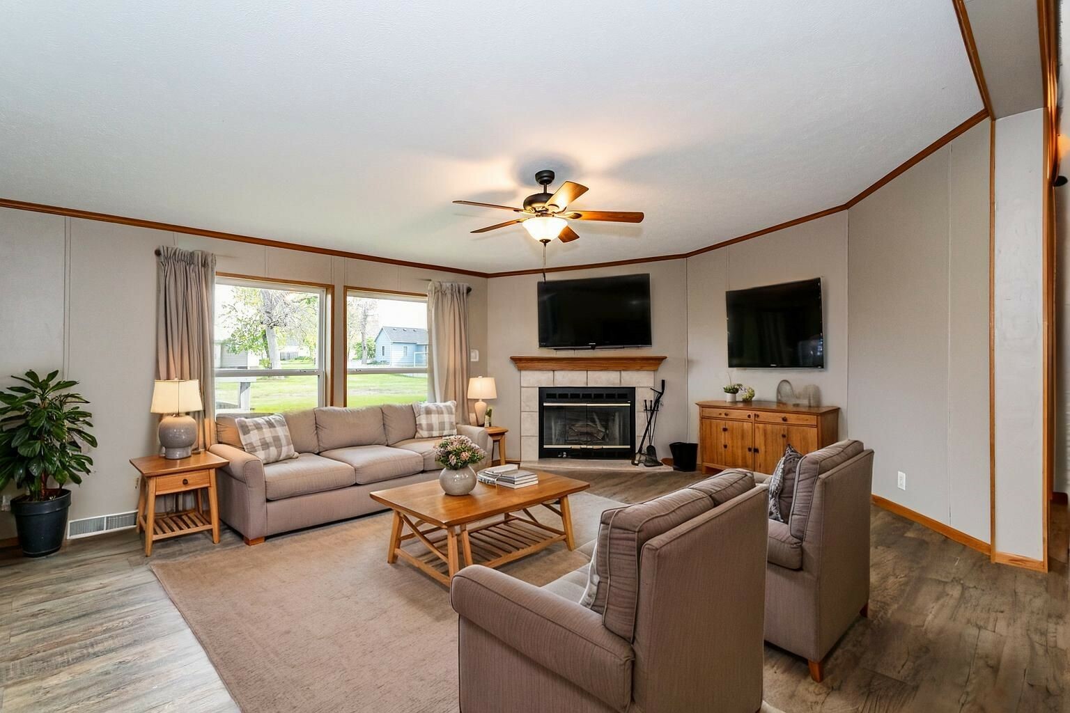 Property Photo:  205 Jefferson Street  IA 50243 