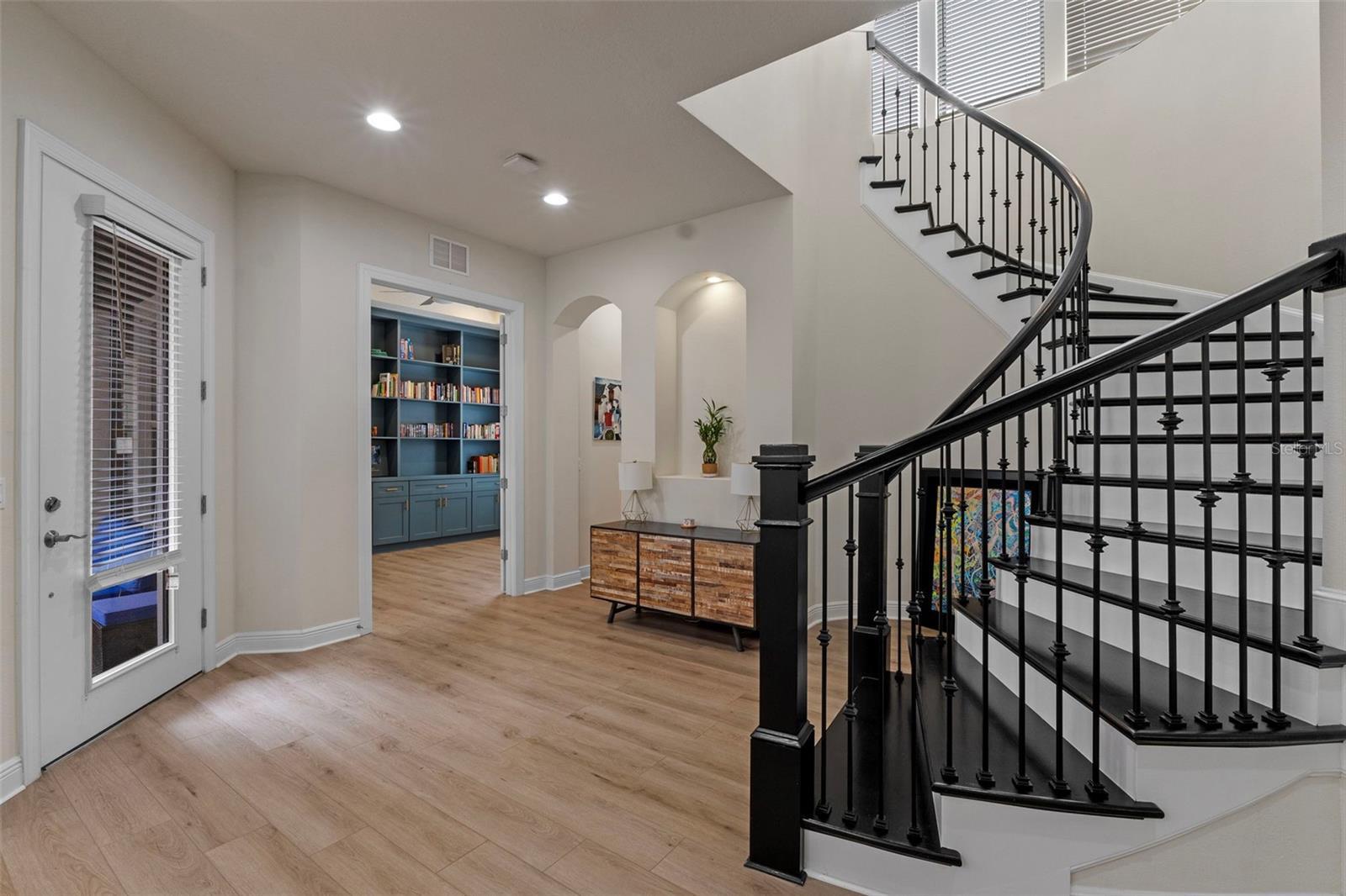 Property Photo: 10819 Savona Way FL 32827