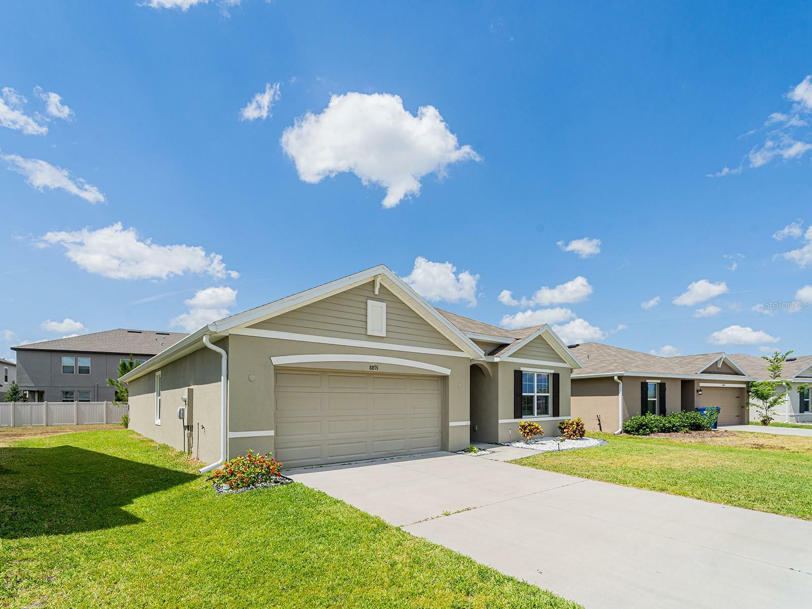 Property Photo: 8891 Bower Bass Circle FL 33545