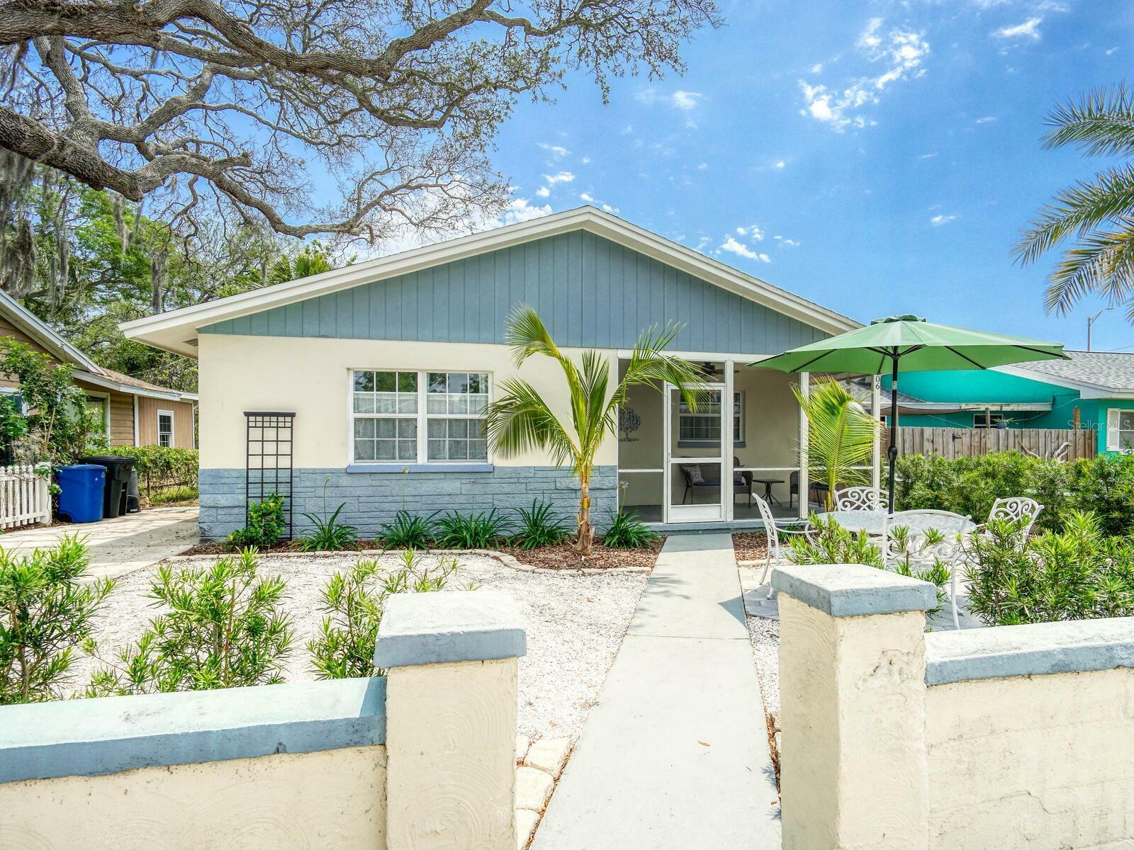 Property Photo: 106 E Cedar Street FL 34689