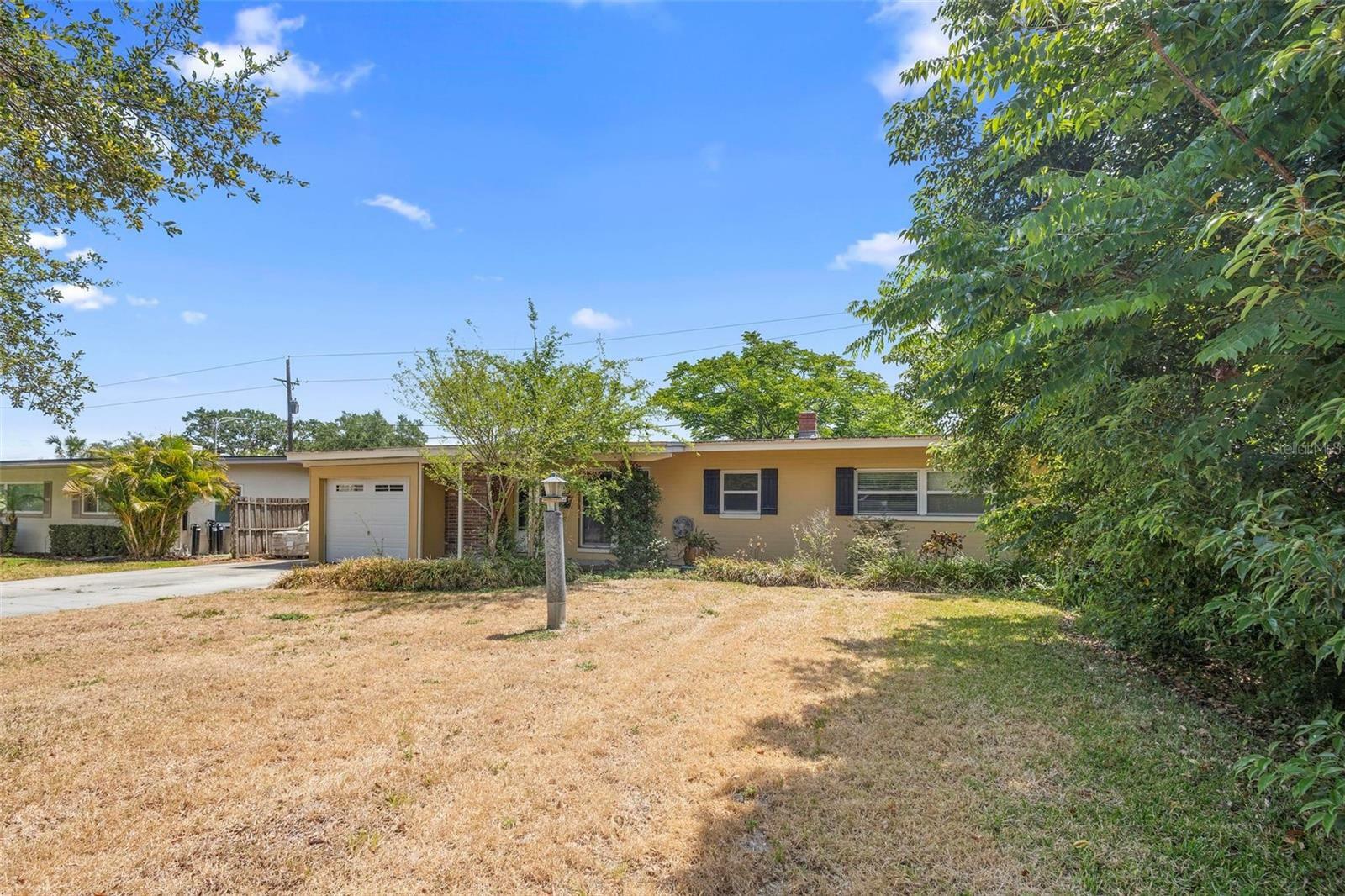 Property Photo: 2327 Mulbry Drive FL 32789