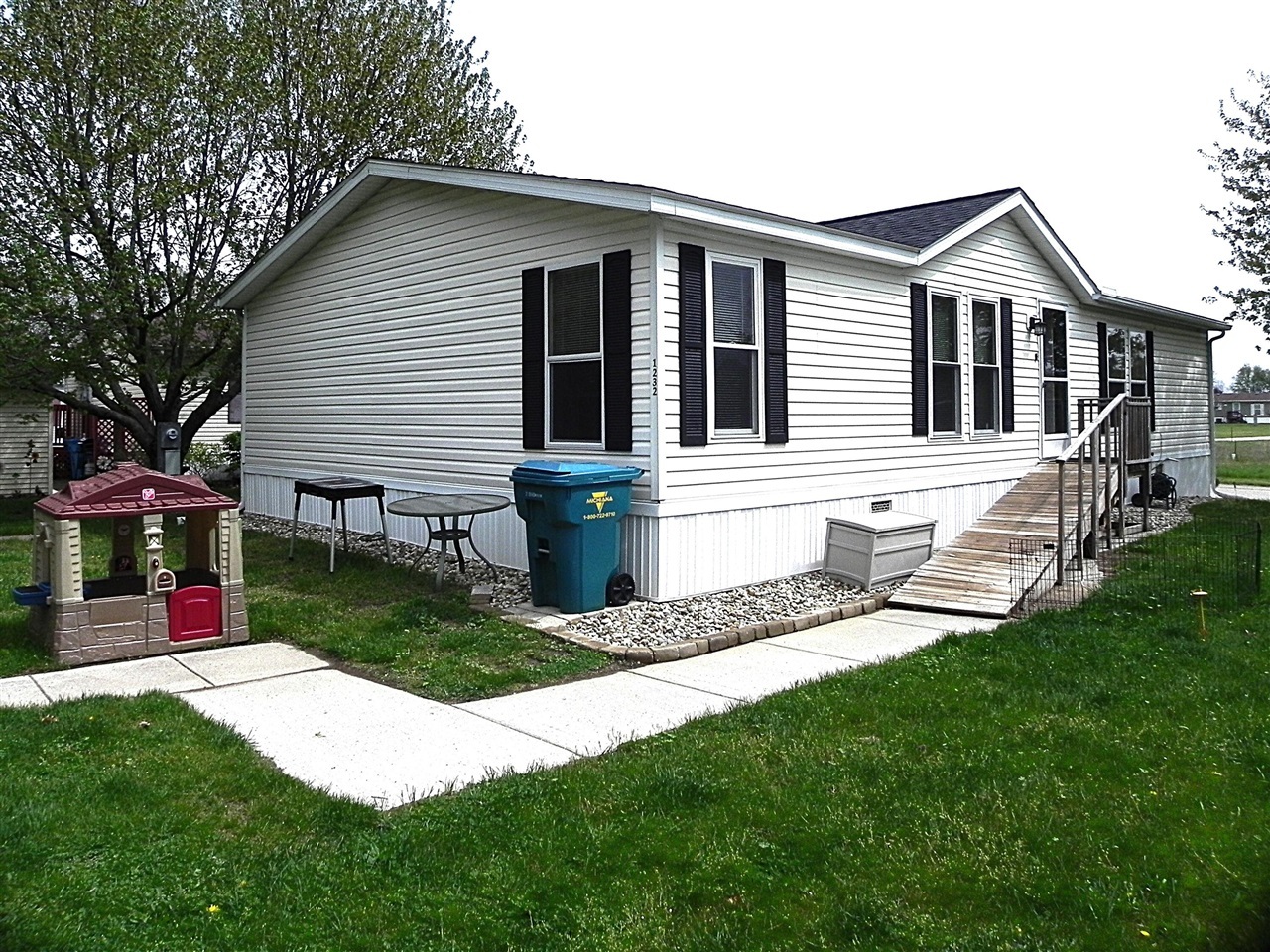 Property Photo: 1232 Shiawassee River Road MI 49093
