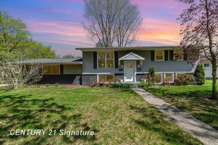 201 Hollybrook Drive  Midland MI 48640 photo
