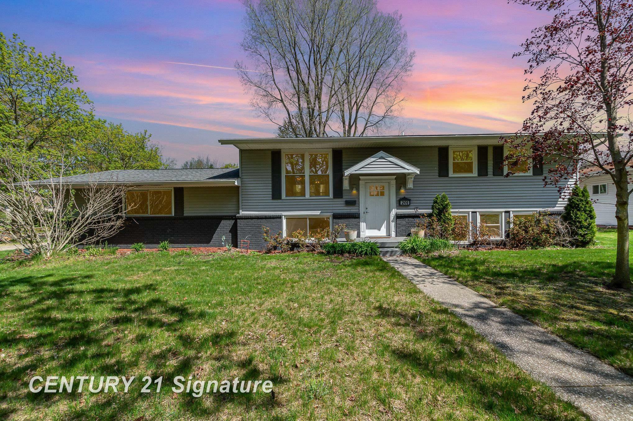 Property Photo: 201 Hollybrook Drive MI 48640